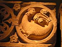 Cluny, Sculpture romane, Medaillon, Monstre (Musee du Palais Jean de Bourbon) (2)